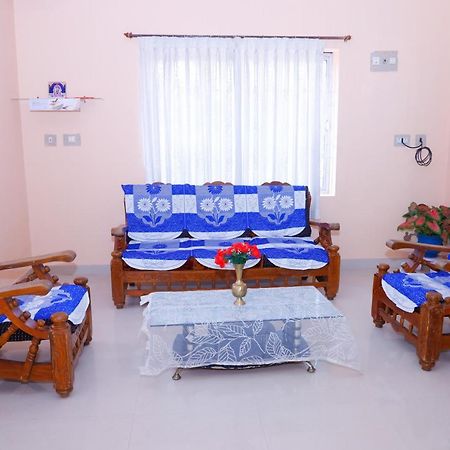 Giri'S Homestay Madikeri Extérieur photo
