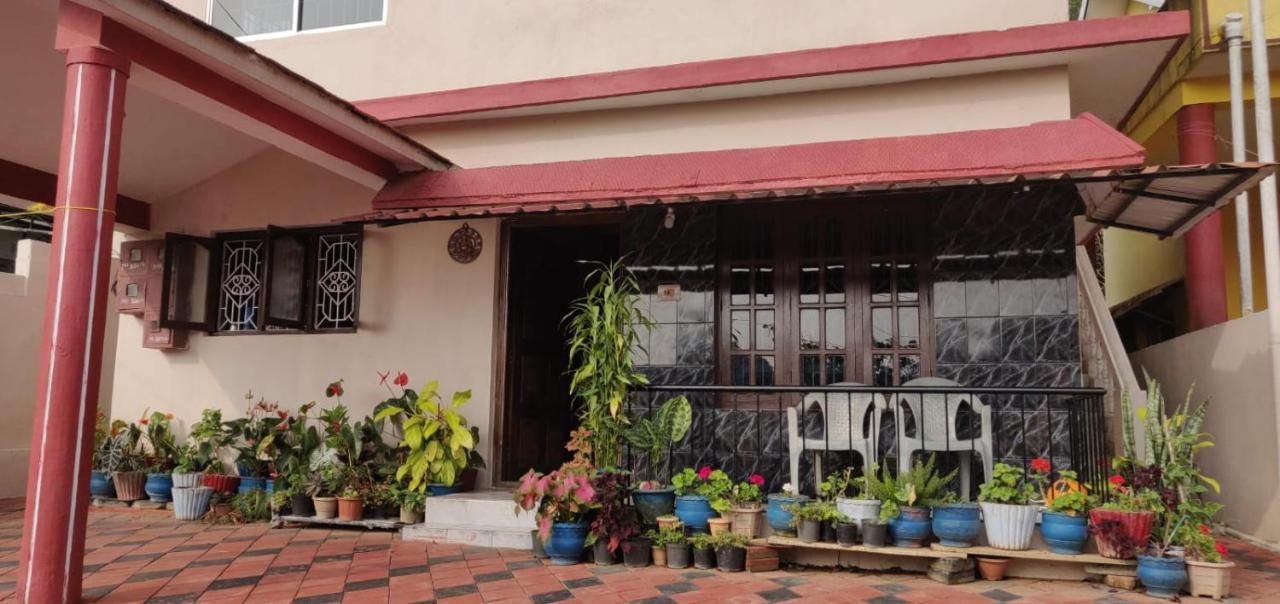 Giri'S Homestay Madikeri Extérieur photo