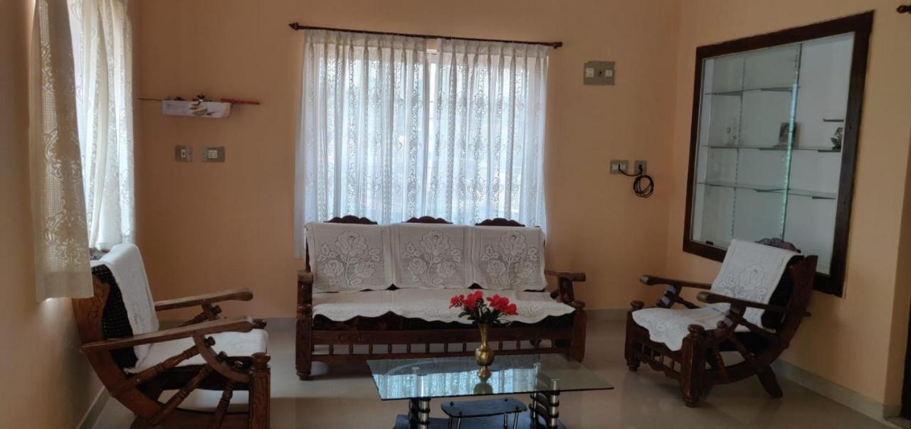 Giri'S Homestay Madikeri Extérieur photo