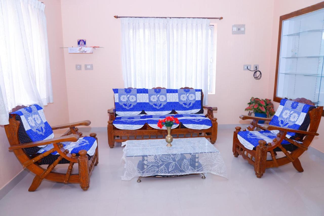Giri'S Homestay Madikeri Extérieur photo