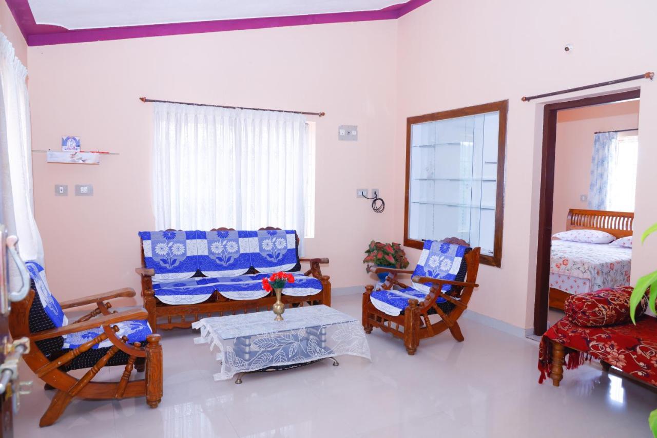 Giri'S Homestay Madikeri Extérieur photo