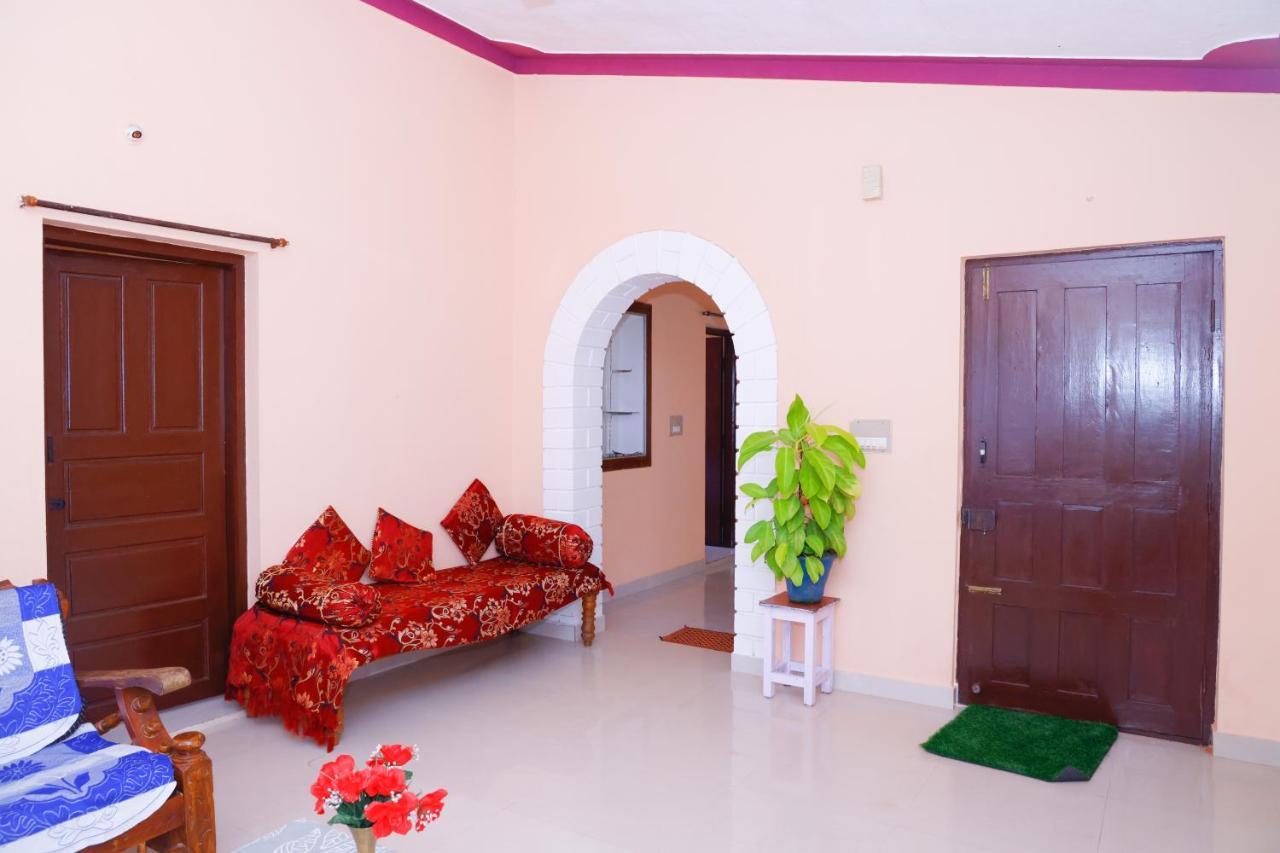 Giri'S Homestay Madikeri Extérieur photo