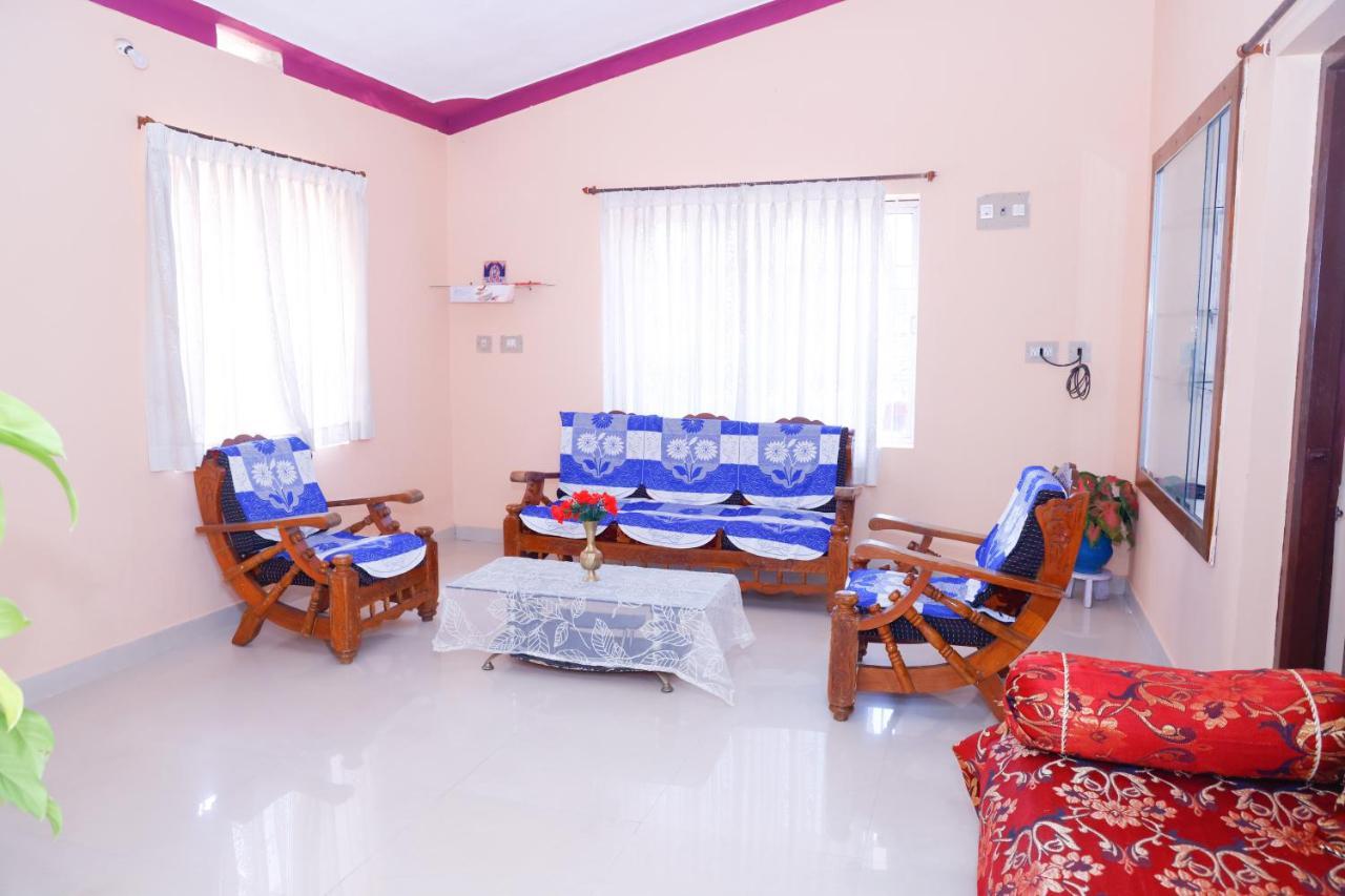 Giri'S Homestay Madikeri Extérieur photo