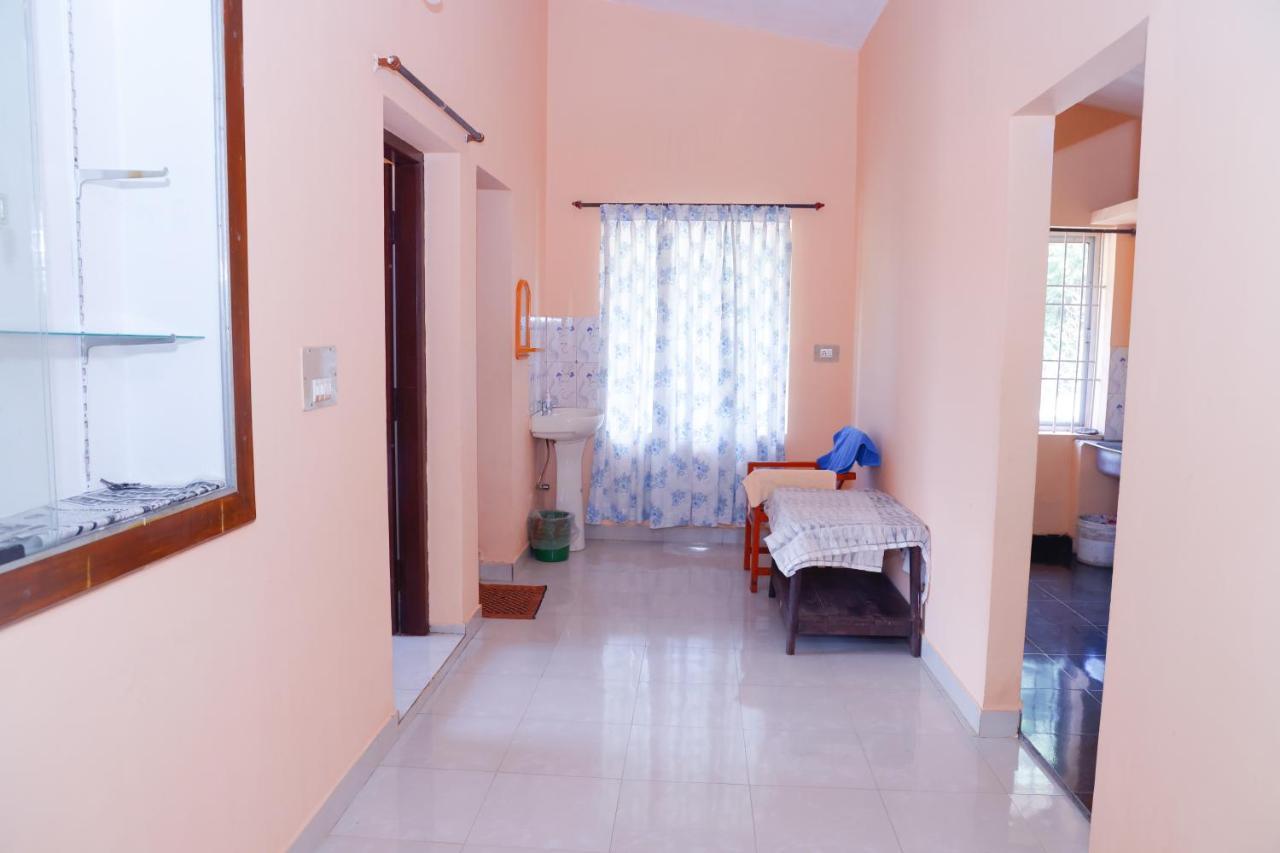 Giri'S Homestay Madikeri Extérieur photo