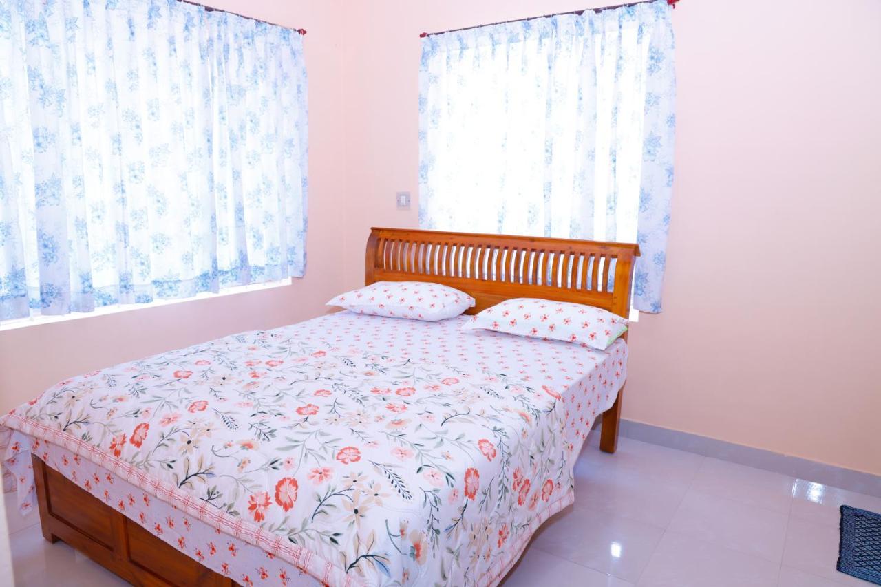 Giri'S Homestay Madikeri Extérieur photo