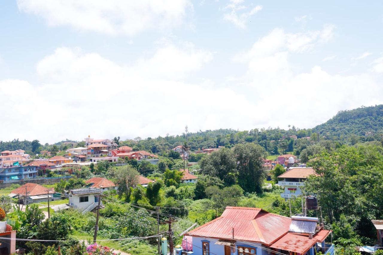 Giri'S Homestay Madikeri Extérieur photo